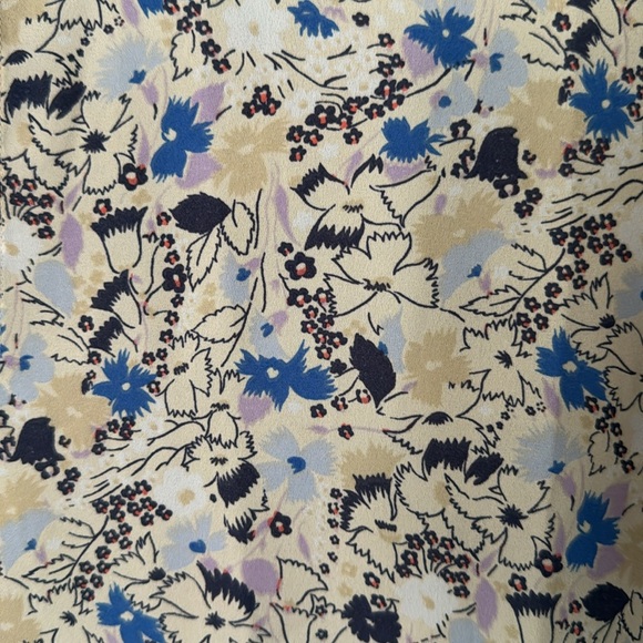 Floral ShortSleeved Blouse - Picture 5 of 5